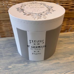 Boîte ronde relookée "Fleurs St Germain"