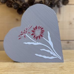 Boîte cœur en bois, fleurs rouges