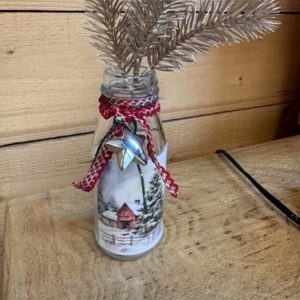 Petit vase de Noël, paysage enneigé
